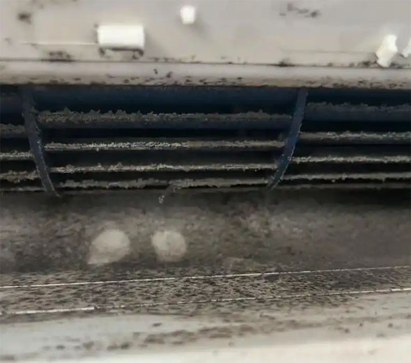 根河空调吹的风有股烧焦味是怎么回事